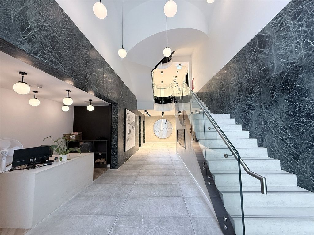 Property photo 3 of 16 Picture No. 02