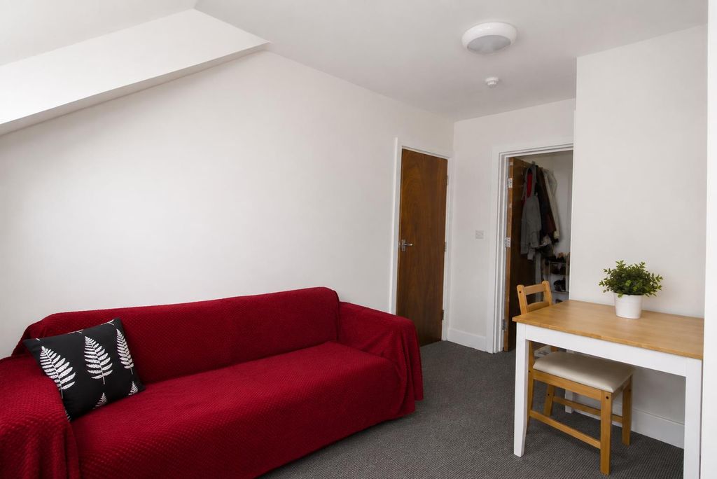 Property photo 1 of 4 15 Wolsdon F5 Living Room.Png