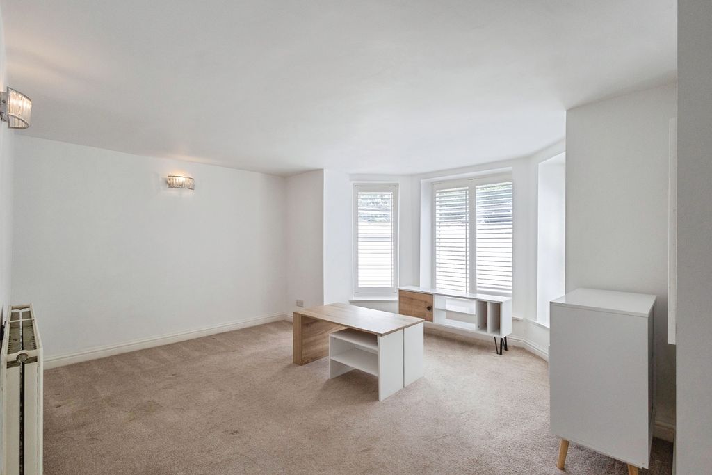 Property photo 2 of 17 Pbox-Img.Jpg