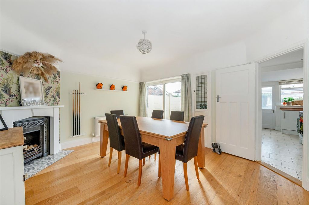 Property photo 3 of 23 Dining Room.Jpg