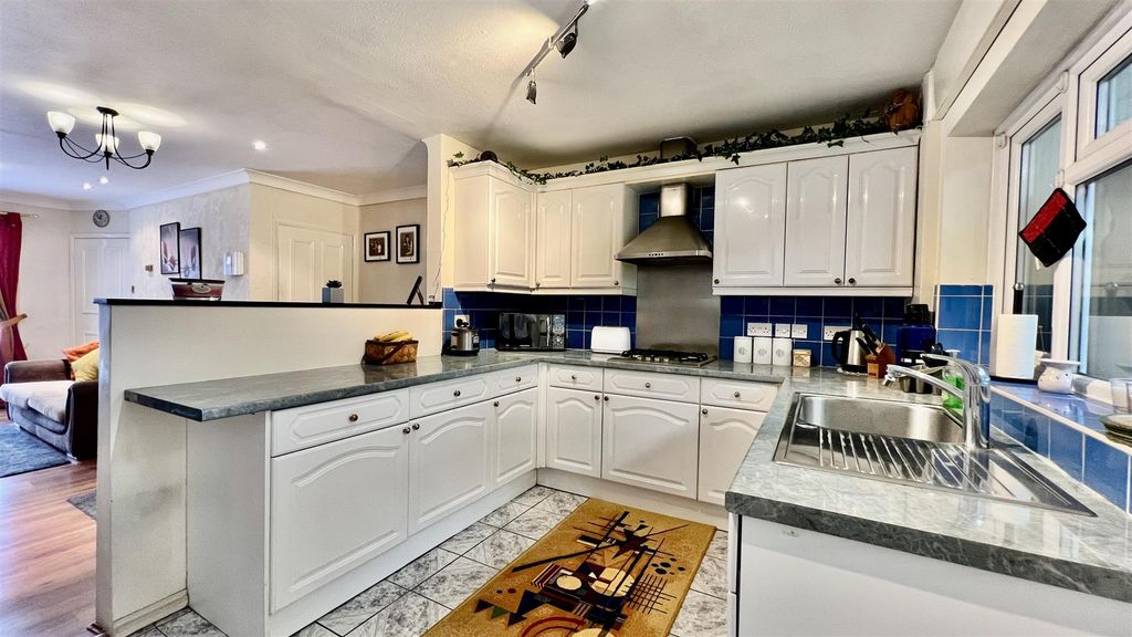 Property photo 3 of 15 Kitchen
