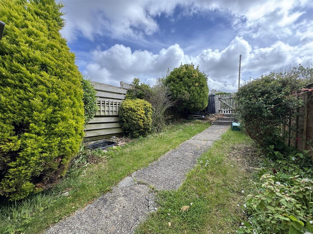 Property photo 3 of 14 Garden