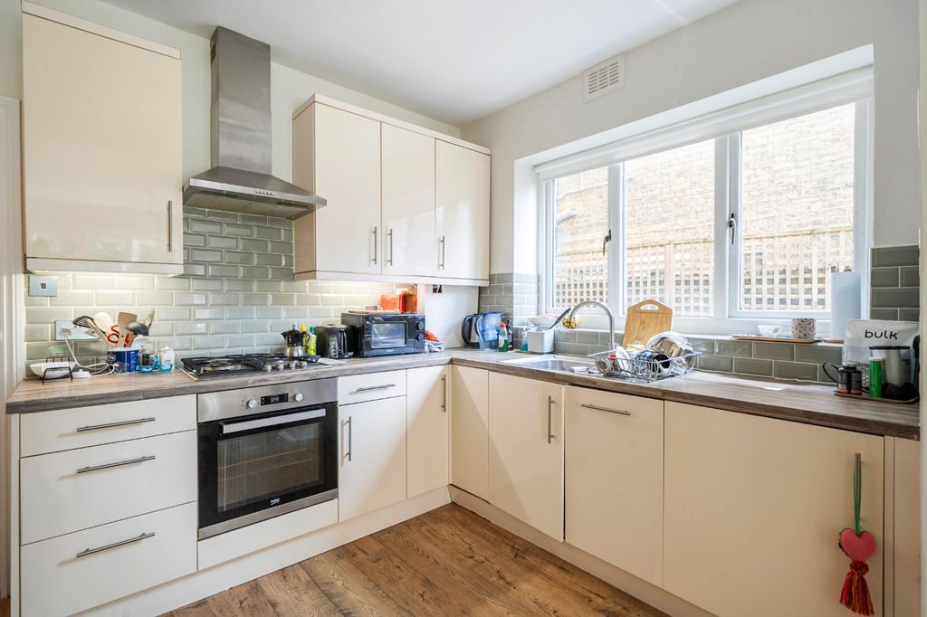 Property photo 1 of 9 Kitchen