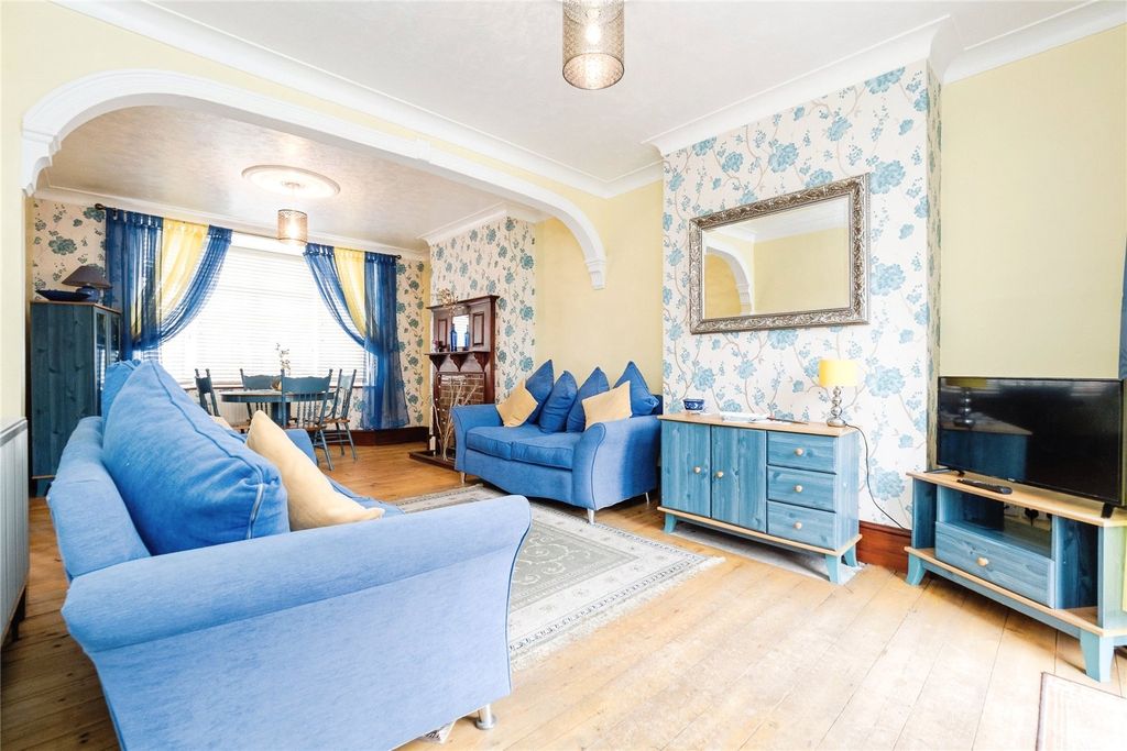 Property photo 2 of 22 Picture No. 27