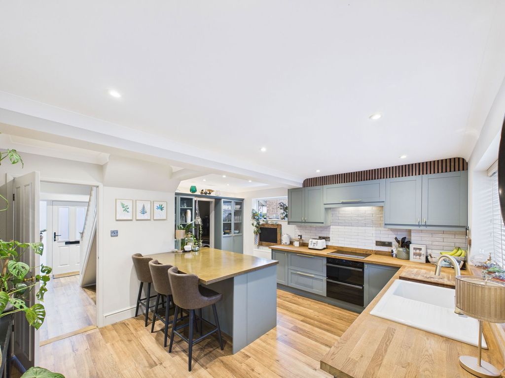 Property photo 2 of 27