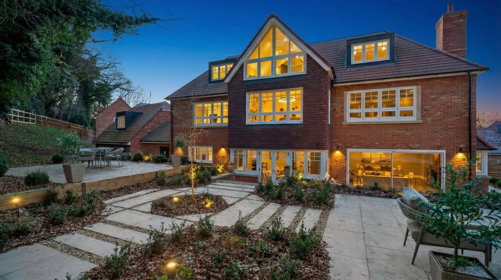 Property photo 2 of 21 Picture No. 23