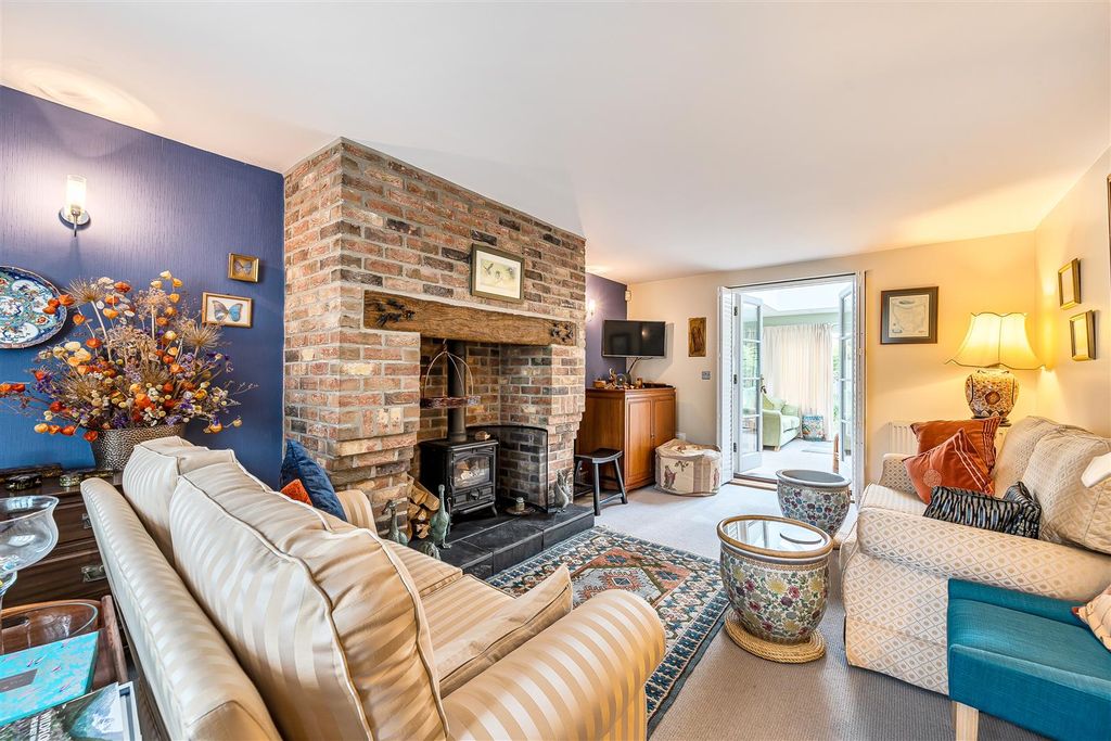Property photo 3 of 16 Sitting Room