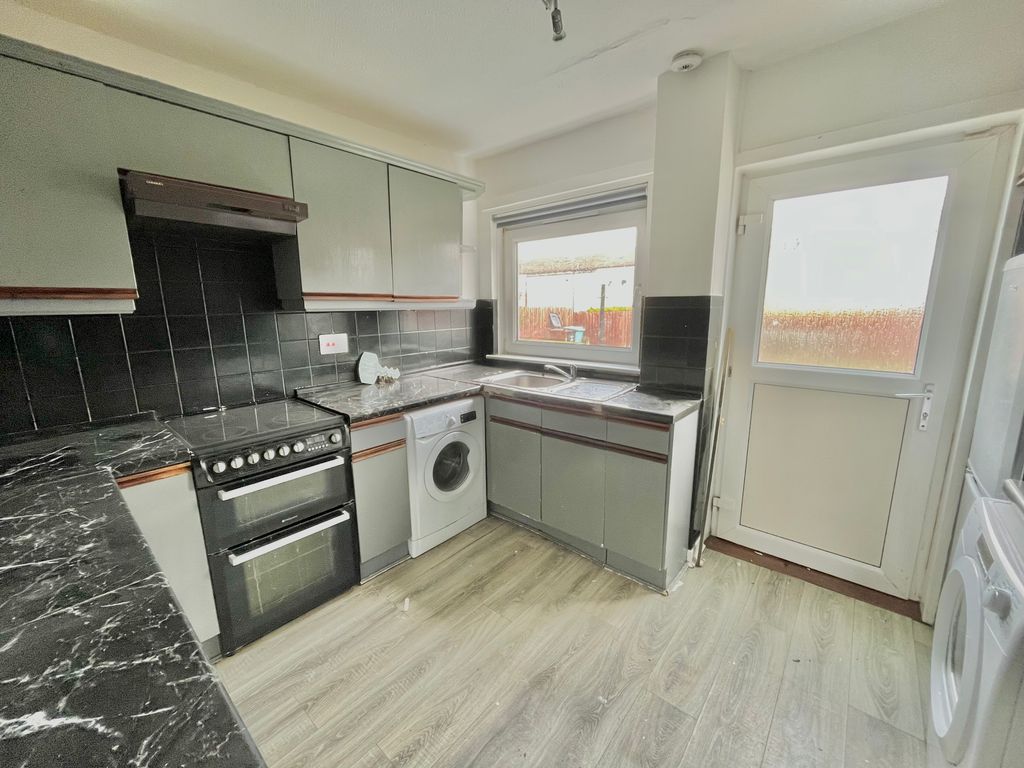 Property photo 3 of 7 3