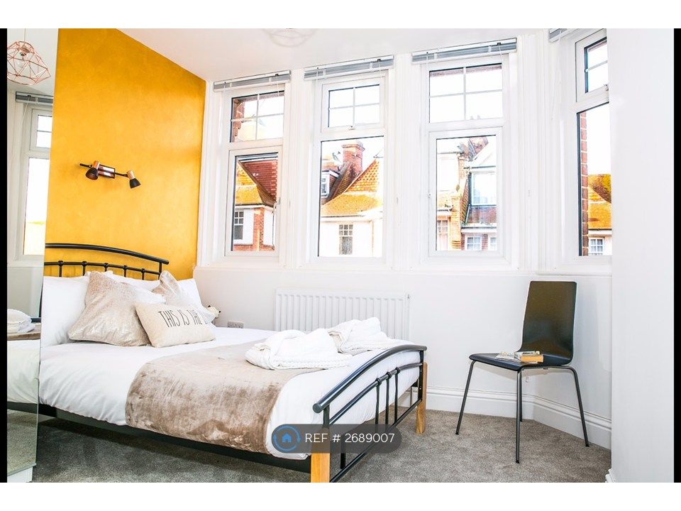 Property photo 3 of 13 Ensuite Bedroom