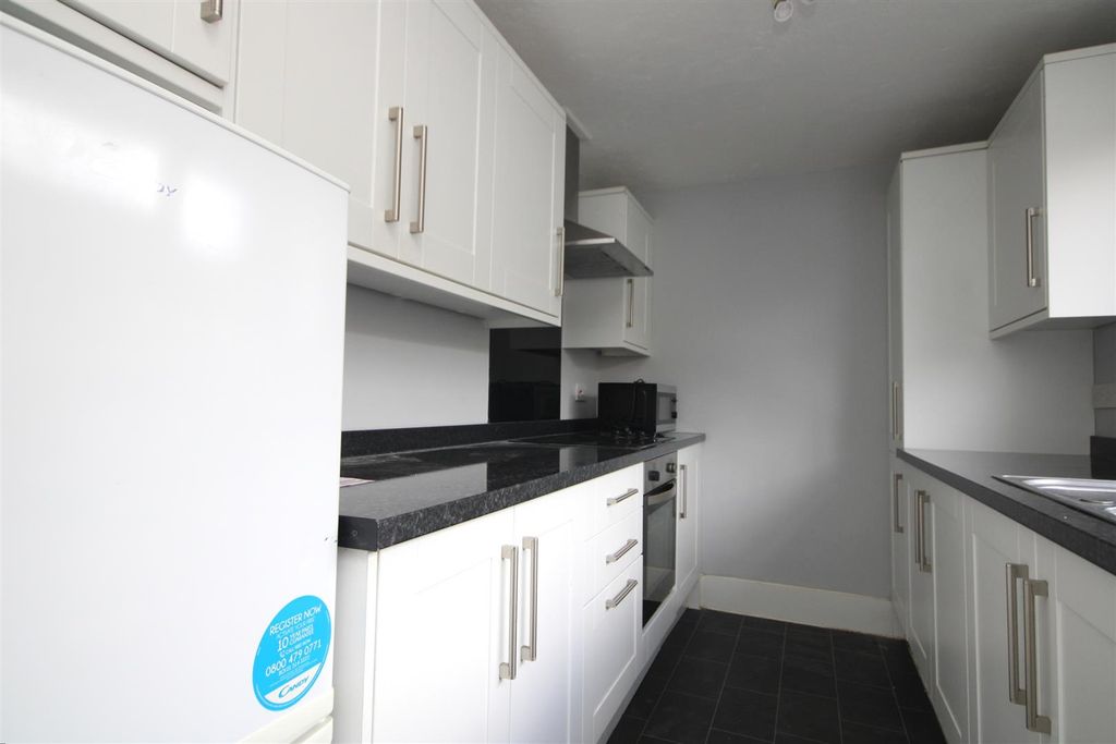 Property photo 2 of 8 Kitchen.Jpg