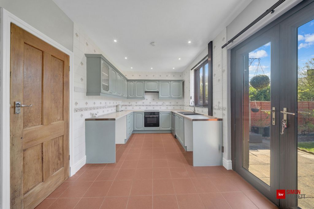 Property photo 3 of 21