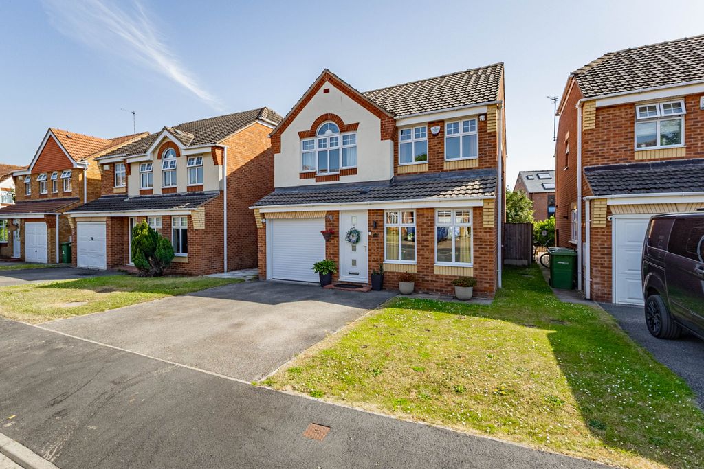 Property photo 1 of 18 5 Bedroom Detached For Sale