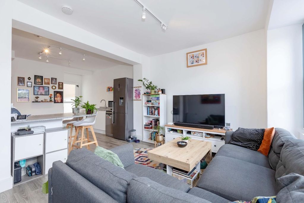 Property photo 3 of 20 Coombe Terrace_12.Jpg