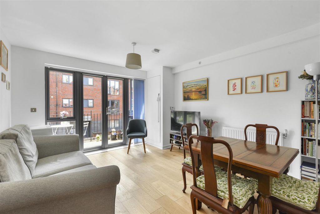 Property photo 2 of 11
