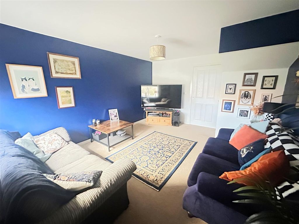 Property photo 3 of 26 Lounge