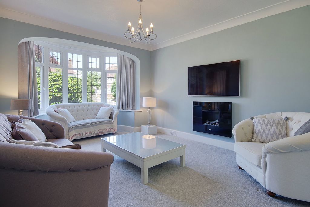 Property photo 2 of 52