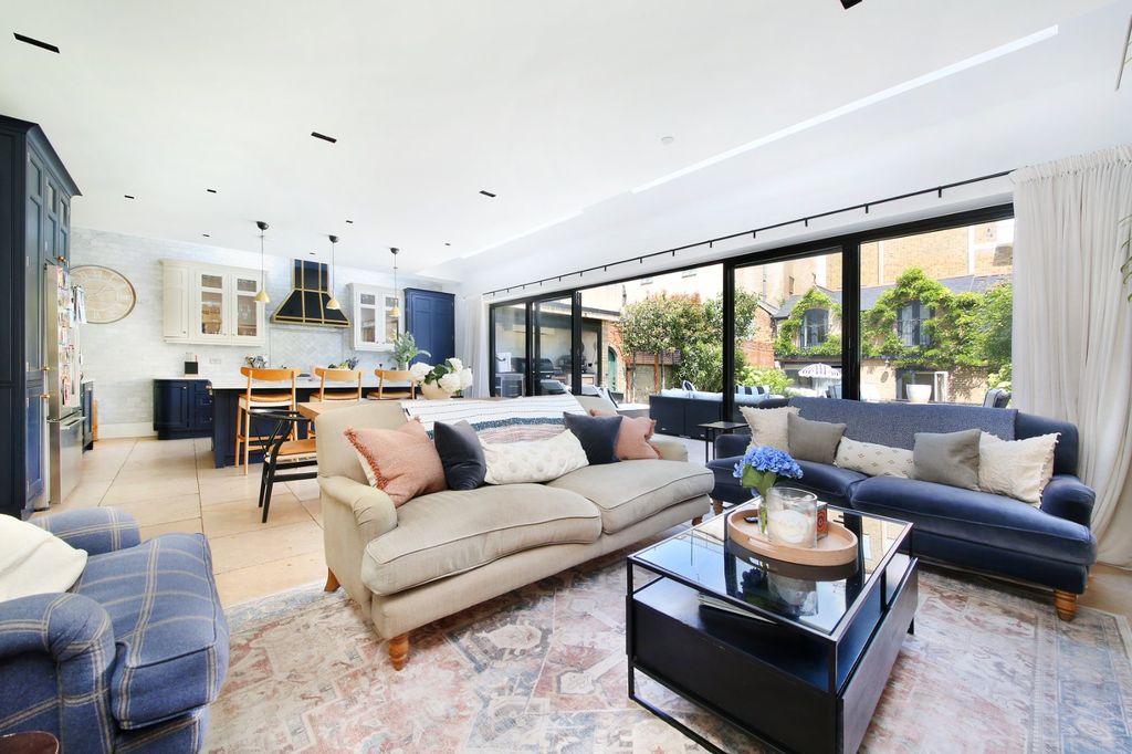 Property photo 2 of 29