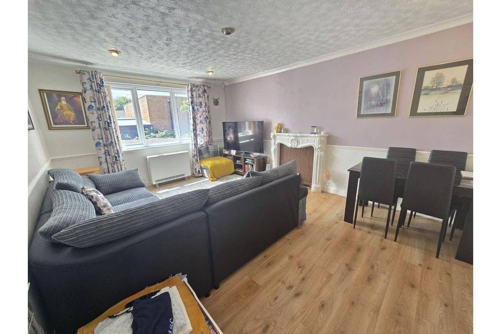 Property photo 2 of 12