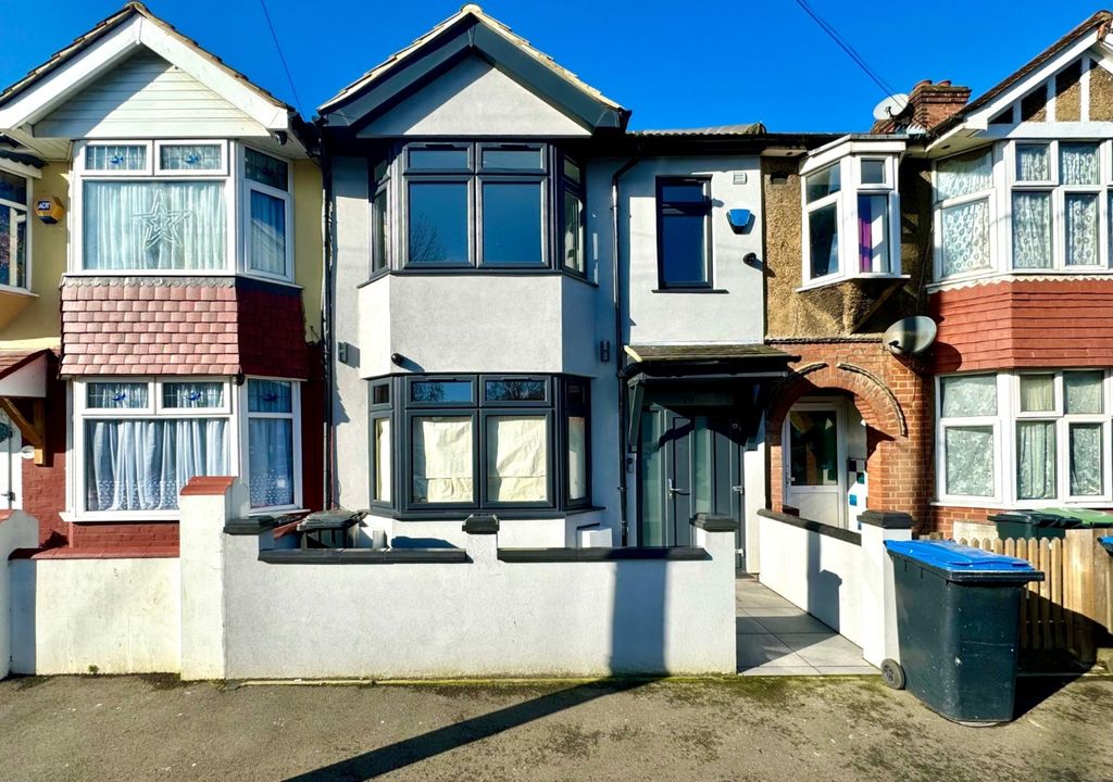 Property photo 1 of 5 4587001