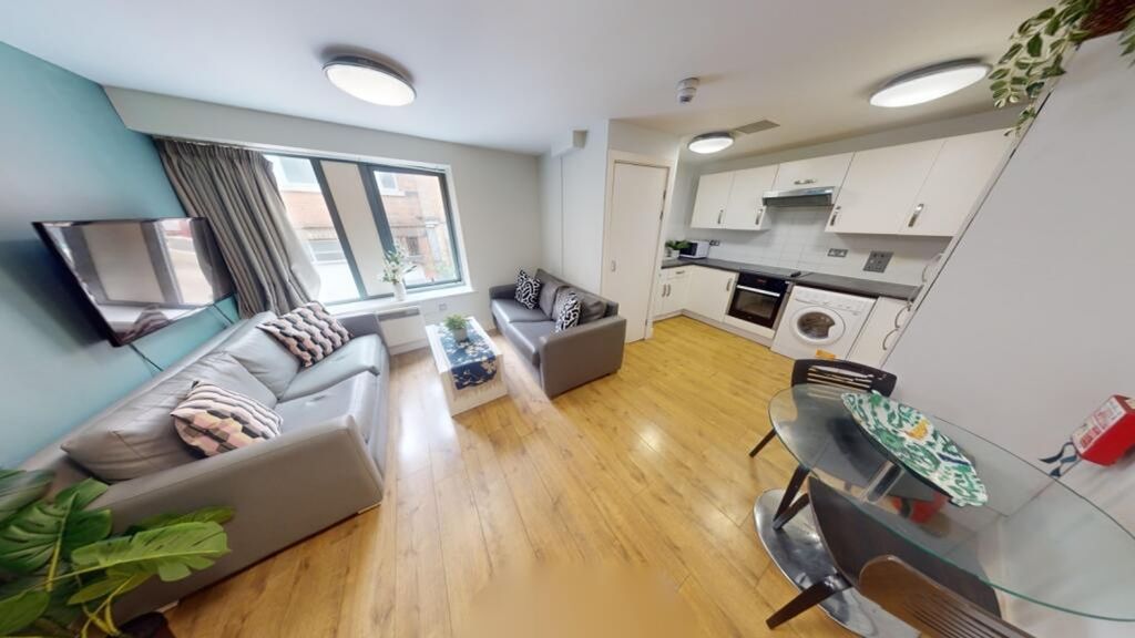 Property photo 1 of 6 A Spacious And Inviting Large Modern Living Room W...