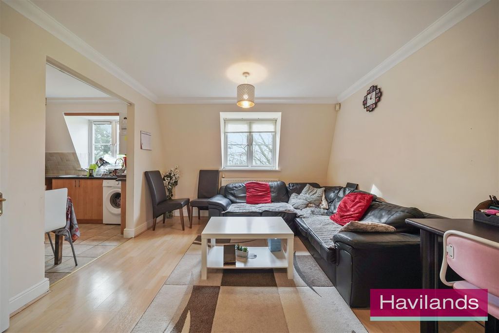 Property photo 3 of 12 Fontaine Court-10.Jpg