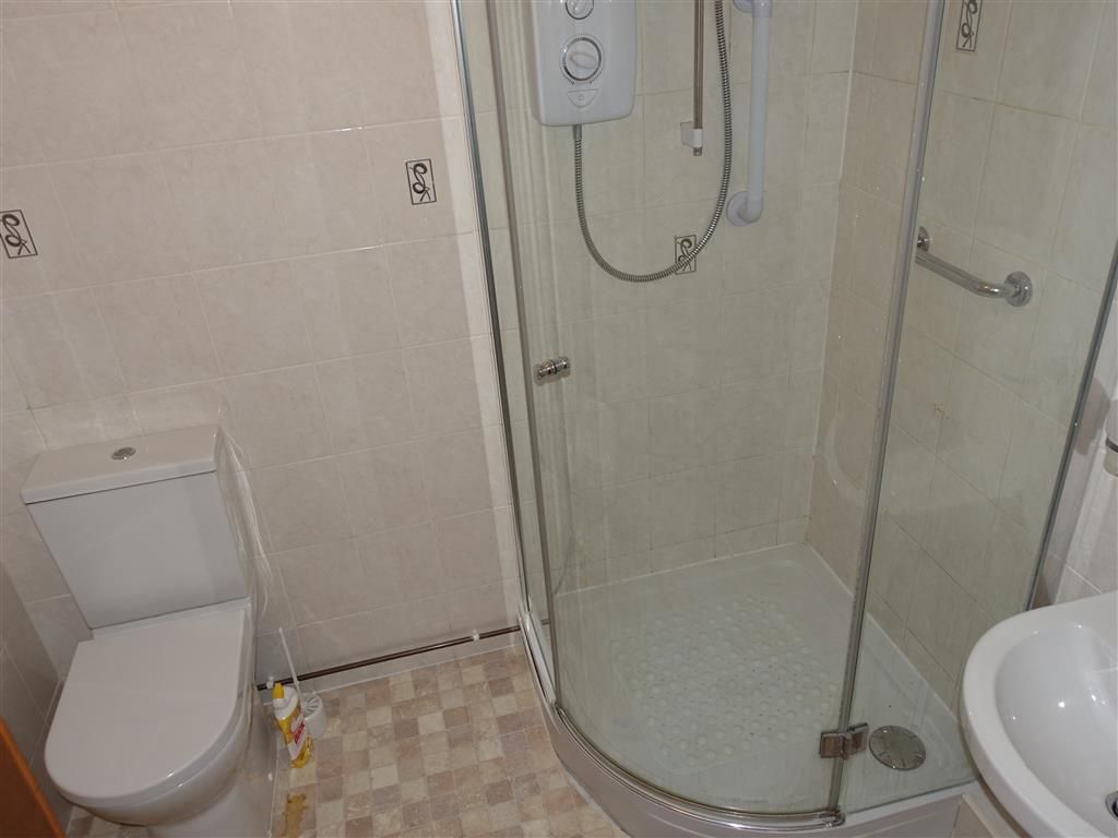 Property photo 3 of 7 Bathroom