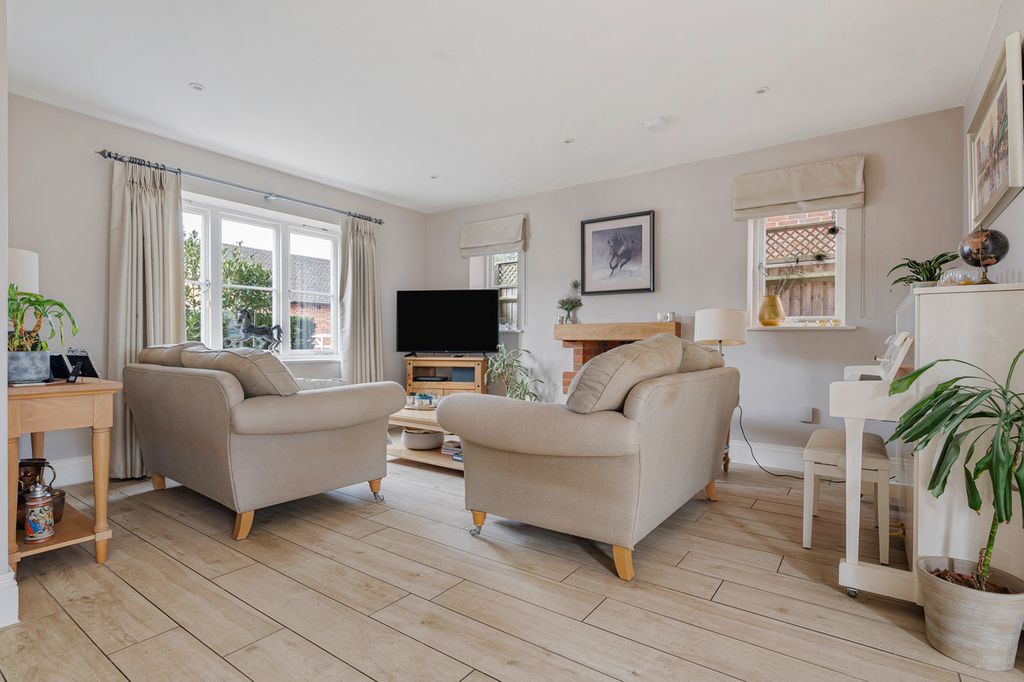 Property photo 2 of 20