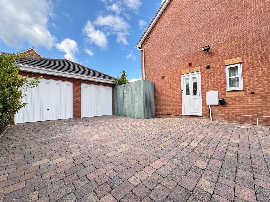 Property photo 2 of 36