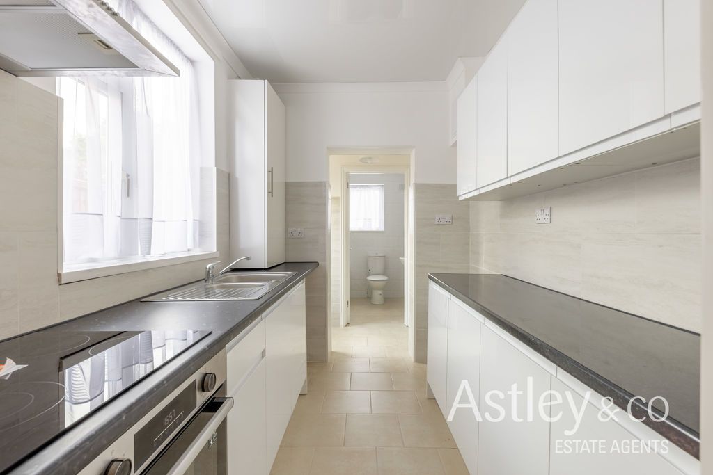 Property photo 2 of 20 Kitchen