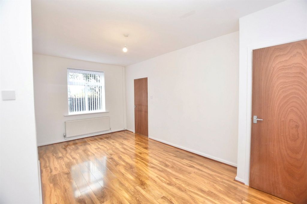 Property photo 3 of 14 Living Room