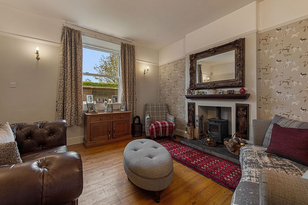 Property photo 2 of 24