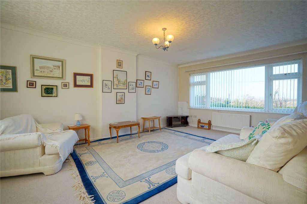 Property photo 3 of 12 Picture No. 02