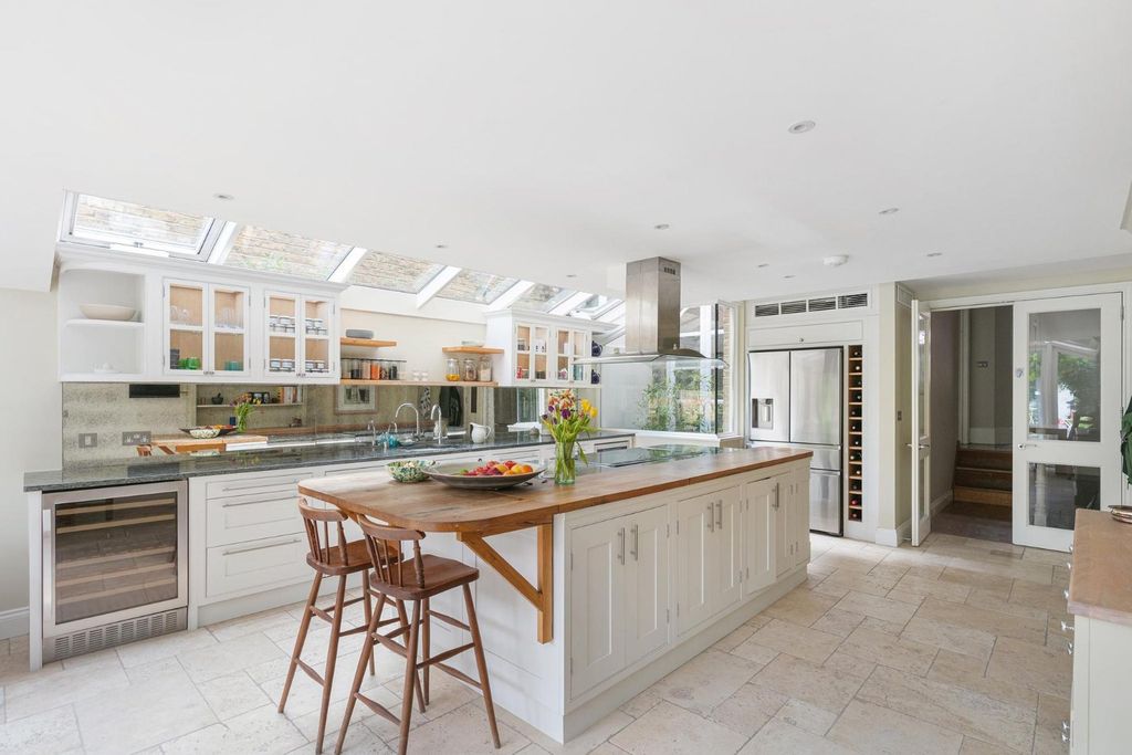 Property photo 2 of 19 Kitchen