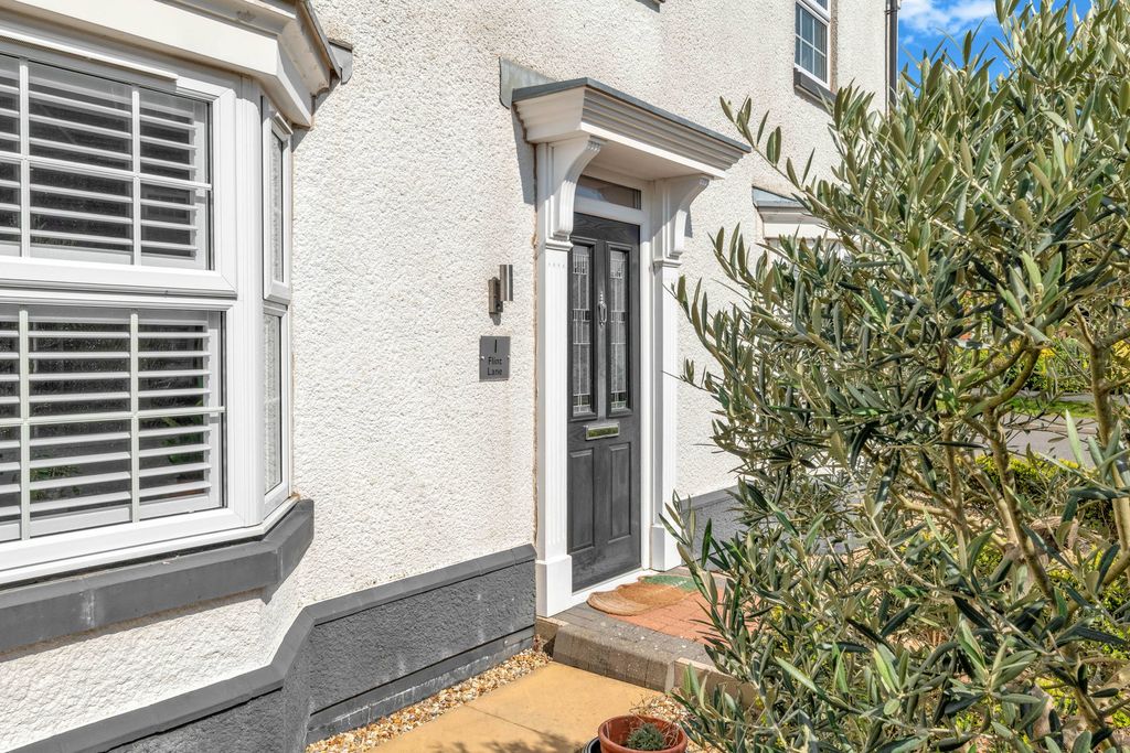 Property photo 3 of 43