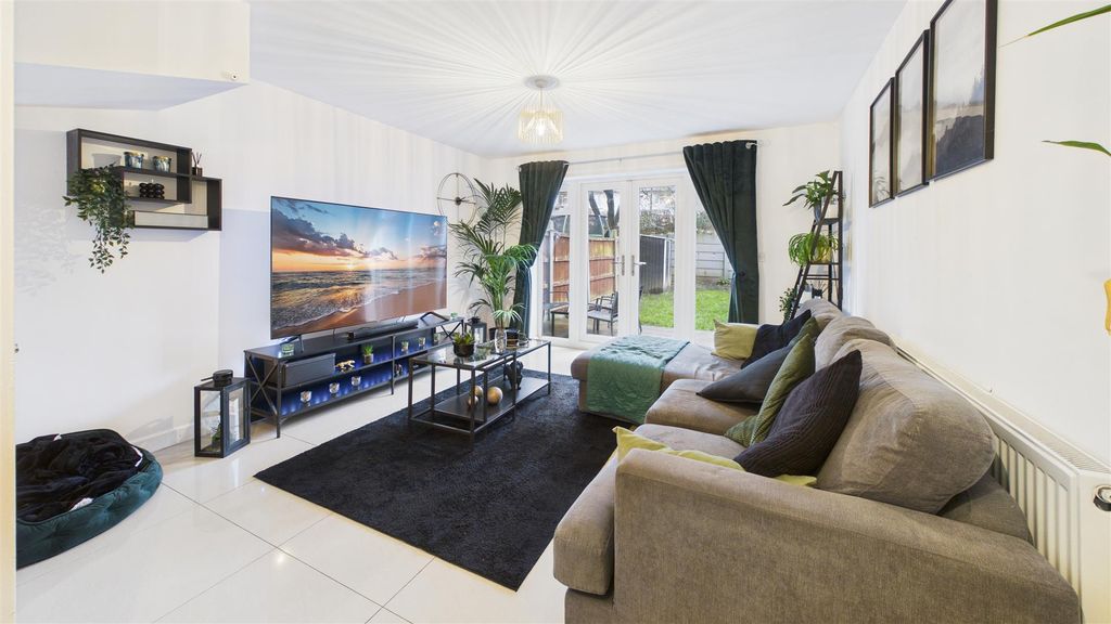 Property photo 2 of 12 Lounge.Jpg