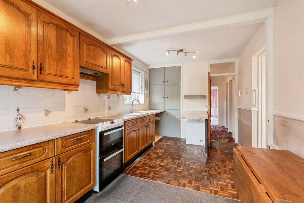 Property photo 3 of 30 Kitchen