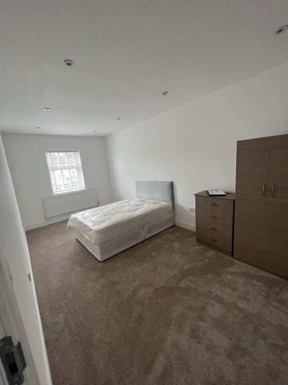 Property photo 1 of 6 123 Ilford Lane - 3 Bed