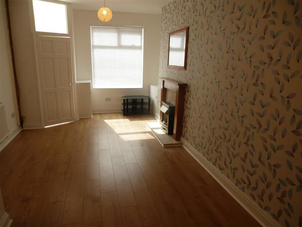 Property photo 3 of 5 Living Room