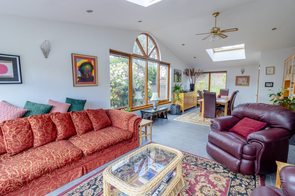 Property photo 2 of 49 Garden Room