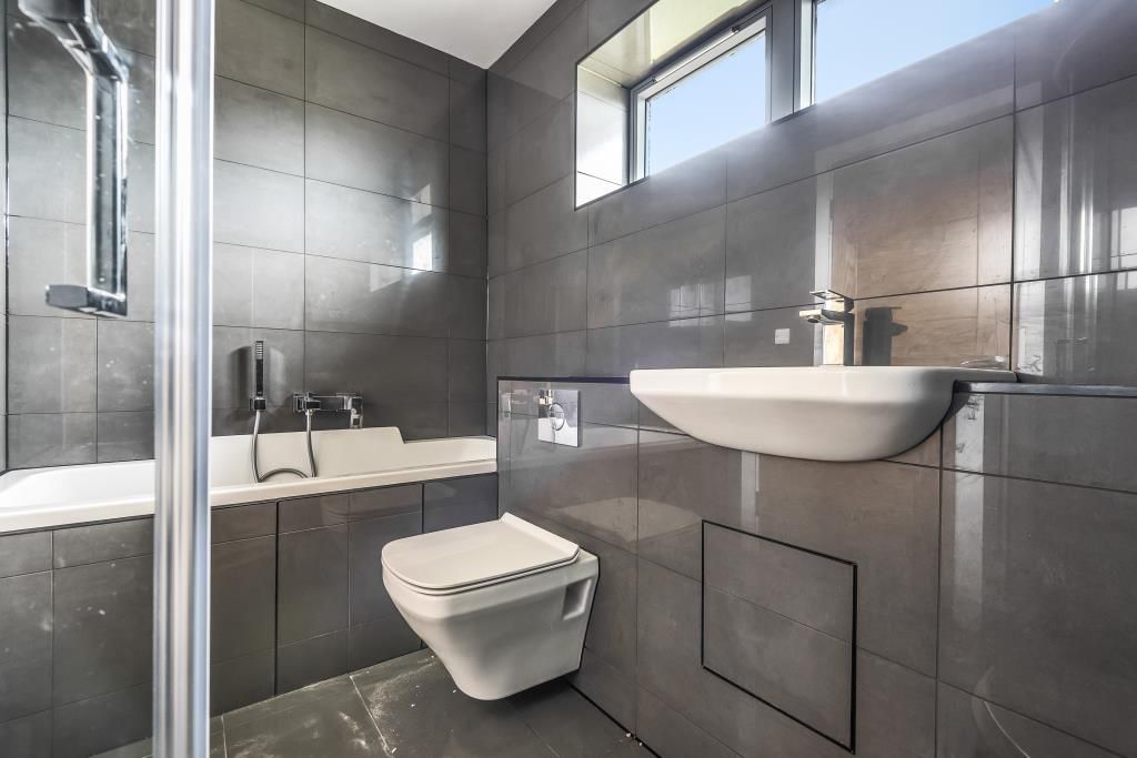 Property photo 2 of 6 Bathroom