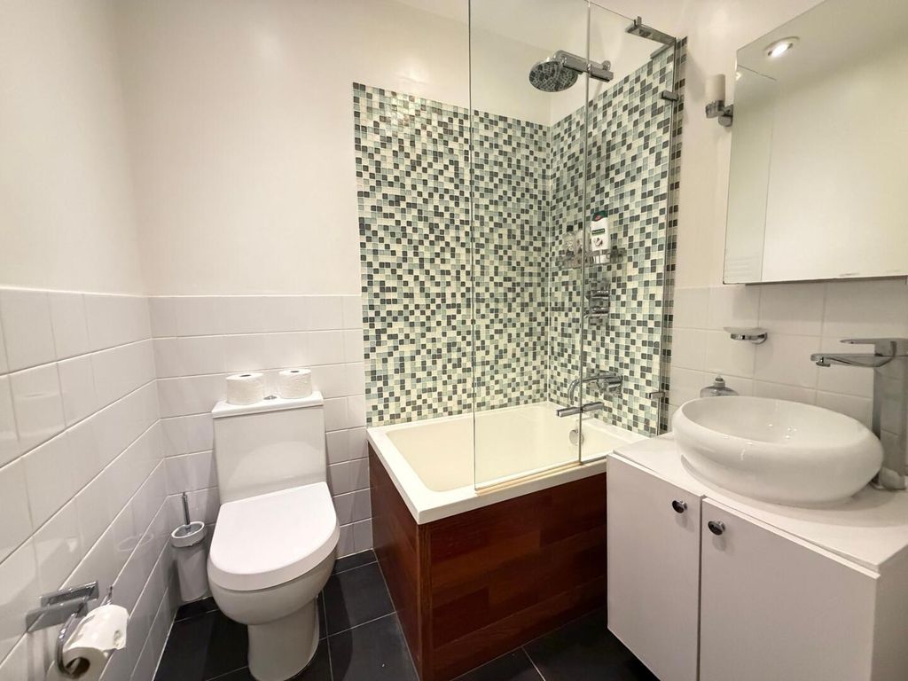 Property photo 3 of 7 Bathroom
