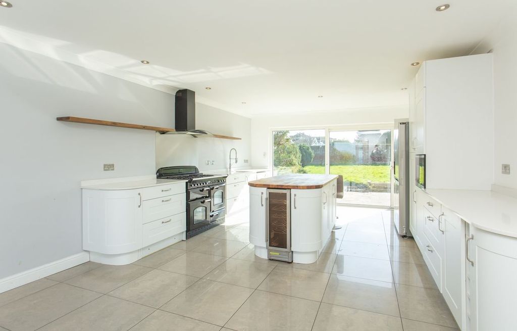 Property photo 3 of 35 Picture No. 12