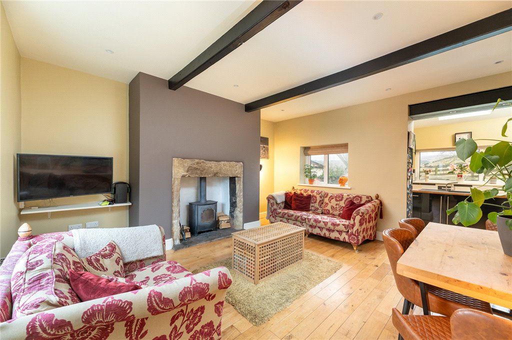 Property photo 3 of 27 Lounge