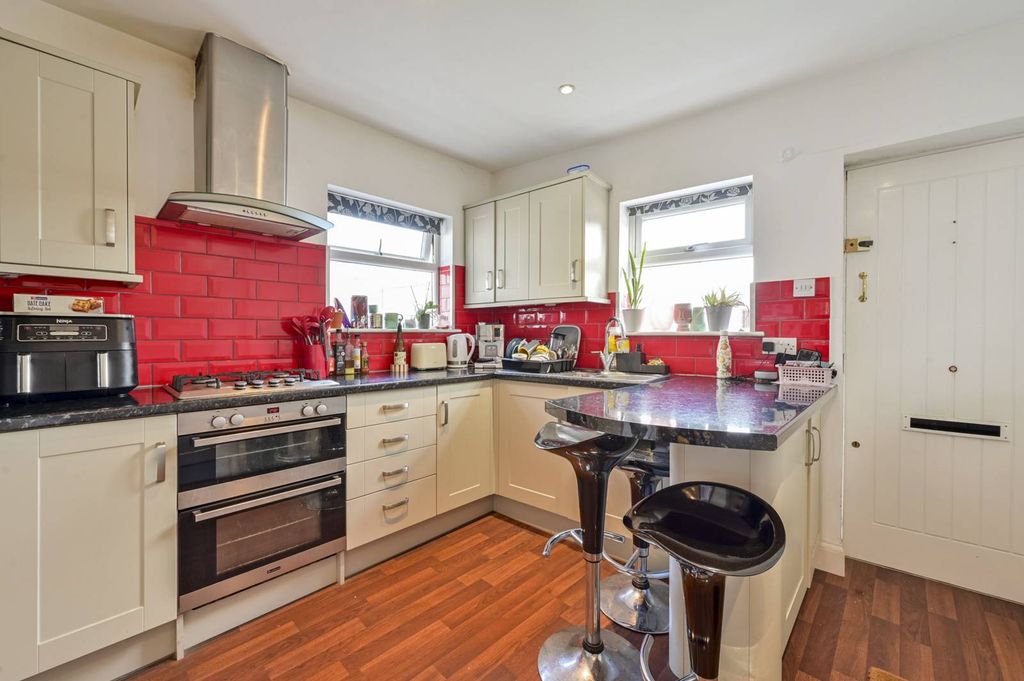 Property photo 3 of 7