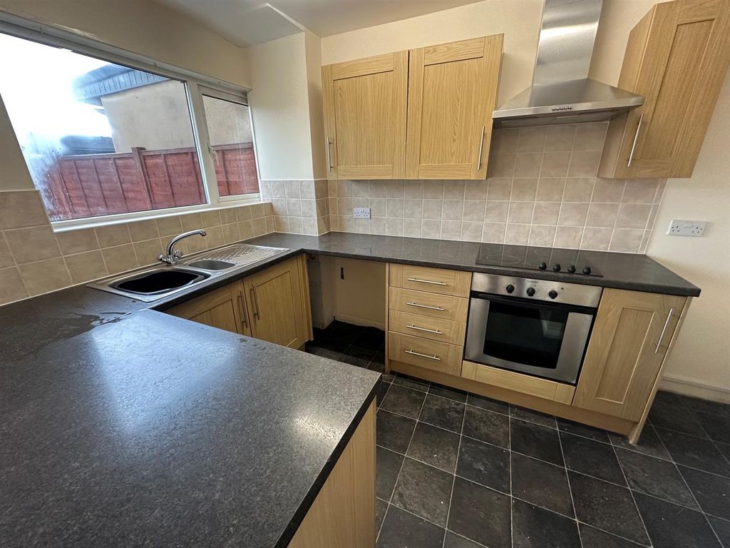 Property photo 3 of 10 Kitchen.Jpg