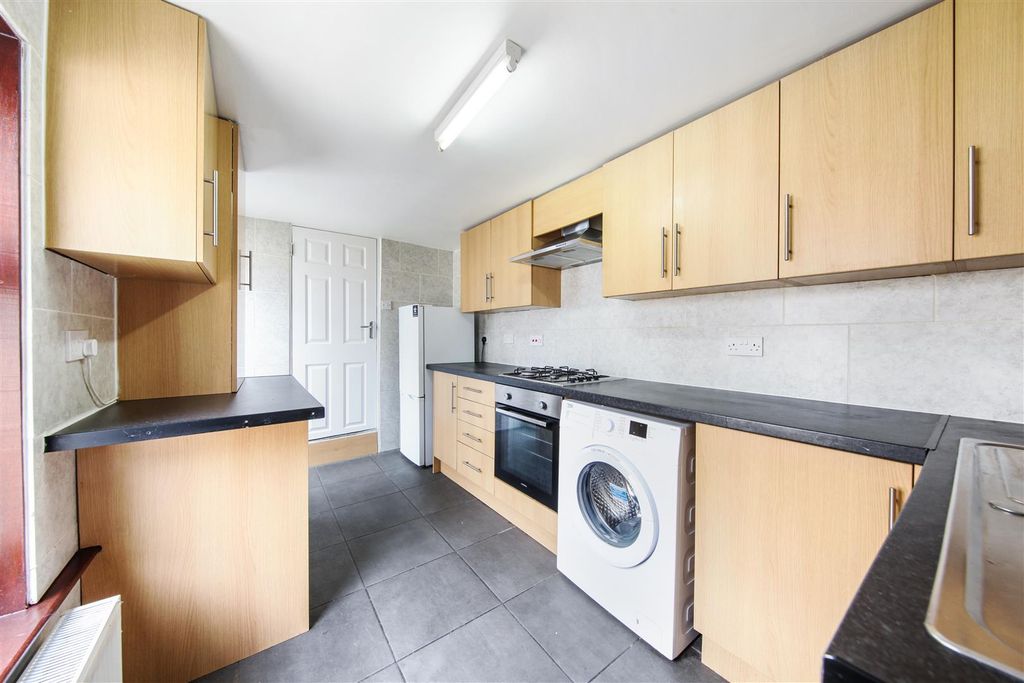 Property photo 3 of 6 11 Burrage Place - 4Kbavfbr2Xkd77Sygfoi.Jpg