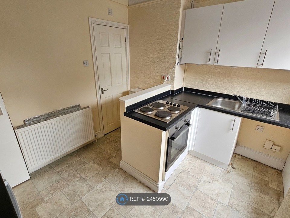 Property photo 3 of 6 Kitchen