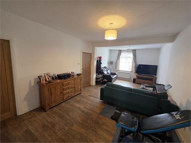 Property photo 3 of 11 Lounge