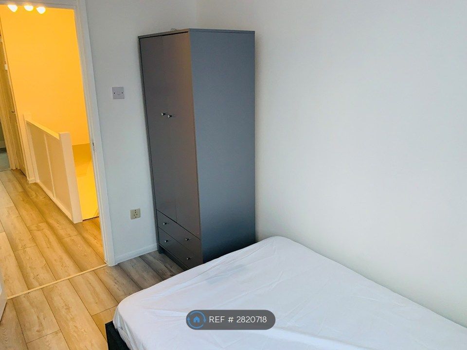 Property photo 3 of 23 Bedroom