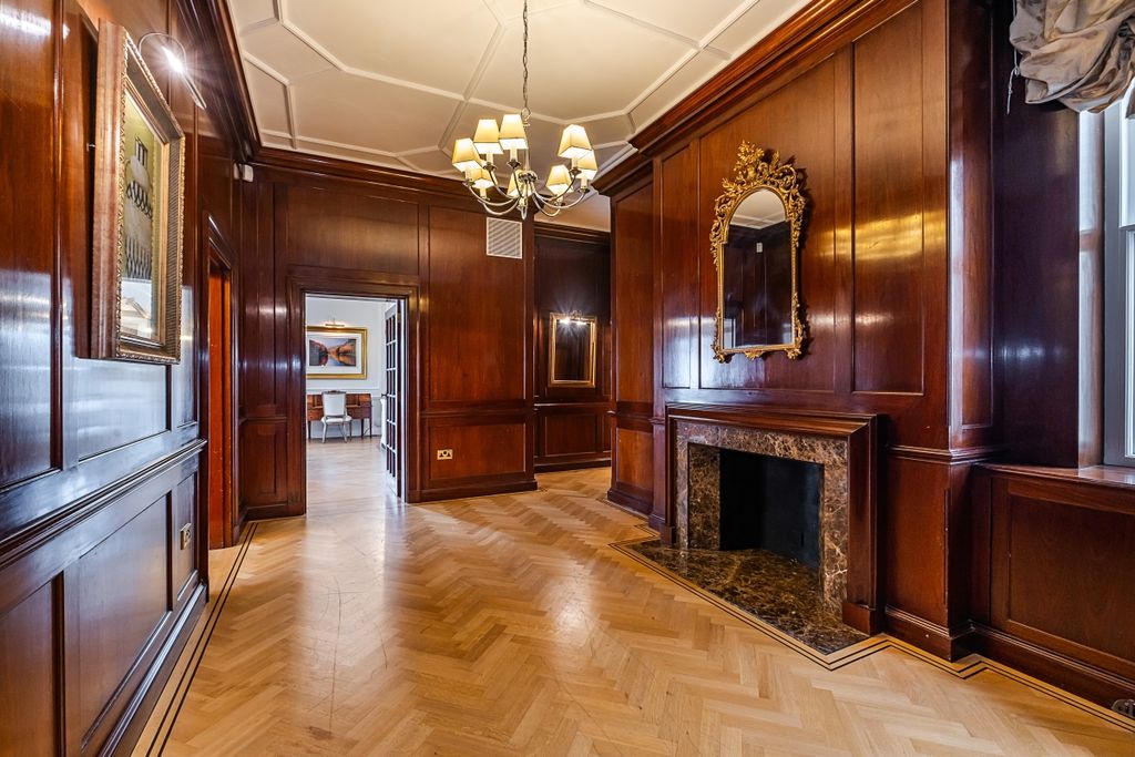 Property photo 2 of 17 Entrance Hall